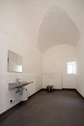 Zehentstadl Haag, Öffentliches WC in Gewölberaum