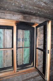 EBE Waldmuseum - Verkohltes Sprossenfenster