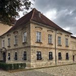 Raitenhaslach 5, Tuffsteinfassade nach Instandsetzung